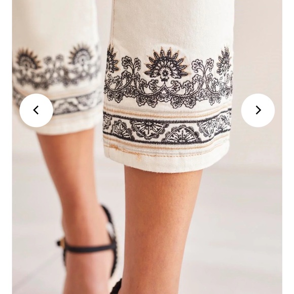 NWT Tribal Audrey Cream Cropped Embroidered Jeans Size 10 - Picture 2 of 9